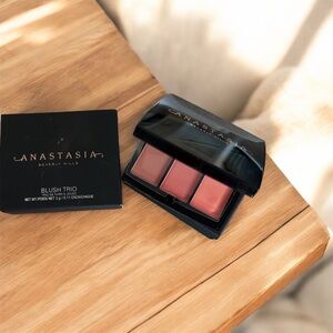 Anastasia Beverly Hills ~ PEACHY LOVE ~ Trio Blush Velvet Exotic Palette NEW!